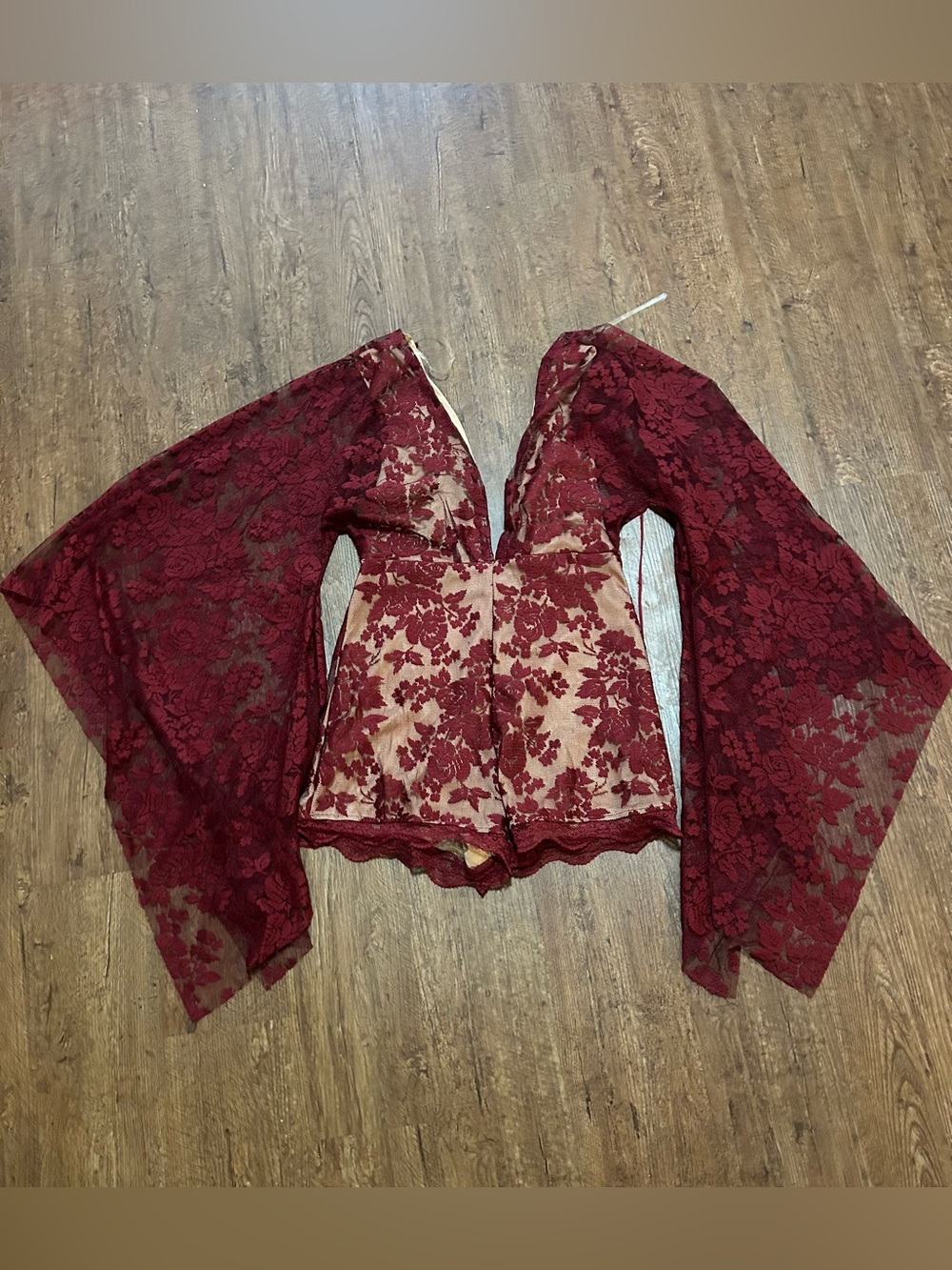 DO+BE Womens M Burgundy Lace Romper NWT Bell Sleeve Plunge V Neck Boho Party